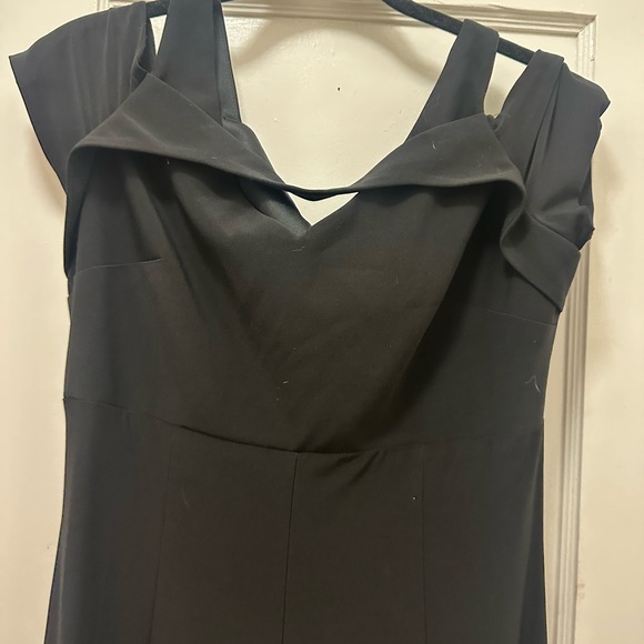 Elegant Black Dress - Picture 1 of 3